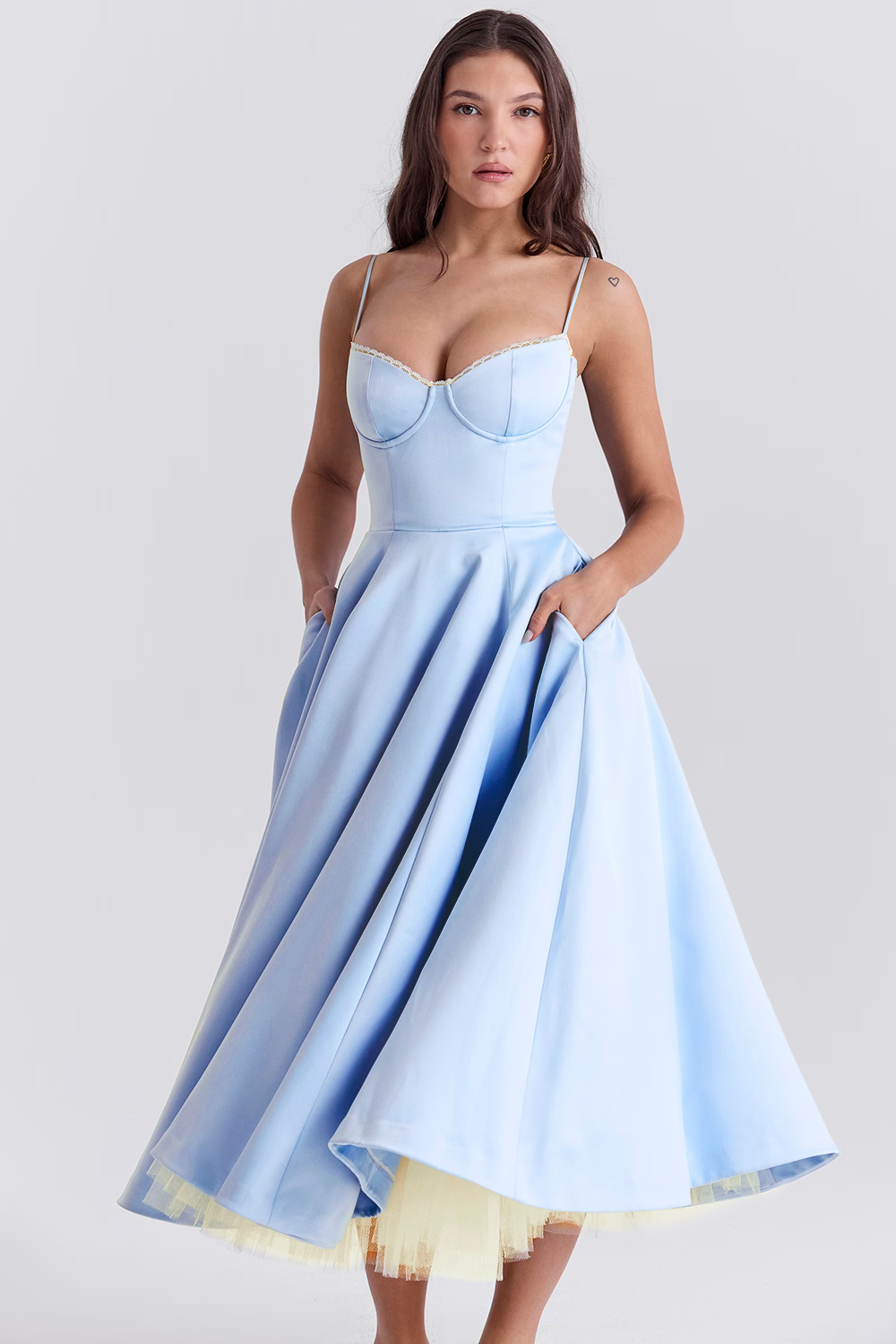 Damen Abendkleid – Elegante Silhouette – Fließender Rock – Praktische Taschen-5